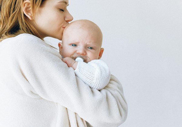 婴儿补钙哪个牌子好吸收？乳钙与碳酸钙效果实测